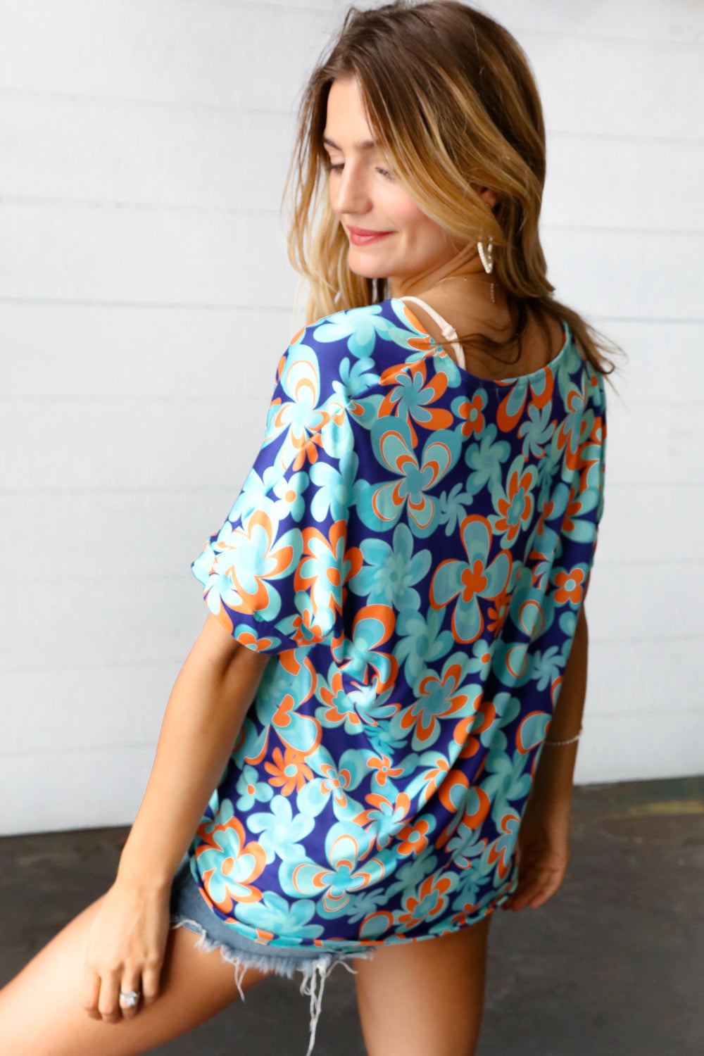 Daisy Blues Retro Floral V Neck Top - Atomic Wildflower