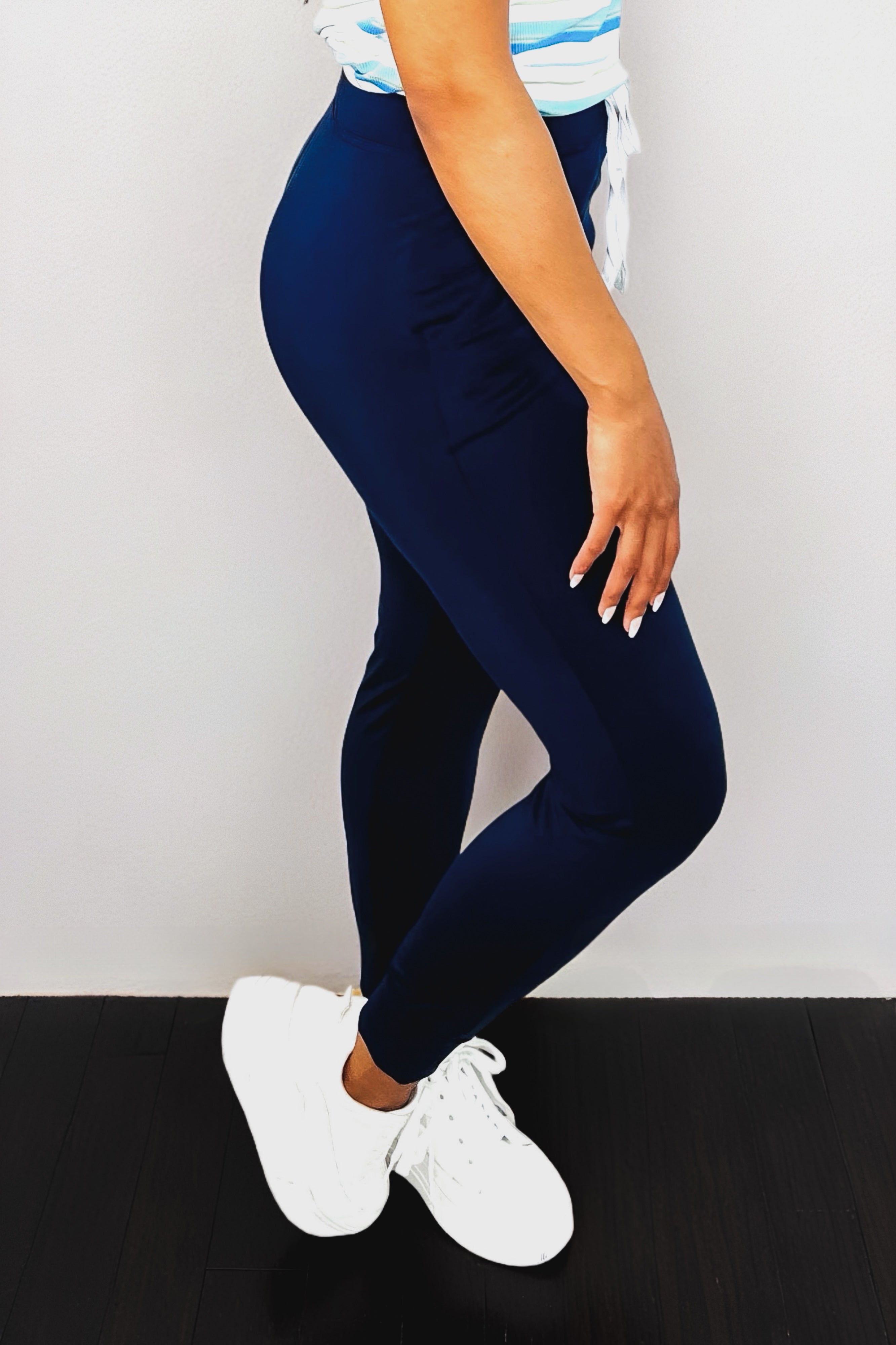 Giving the Run Around Joggers • Navy