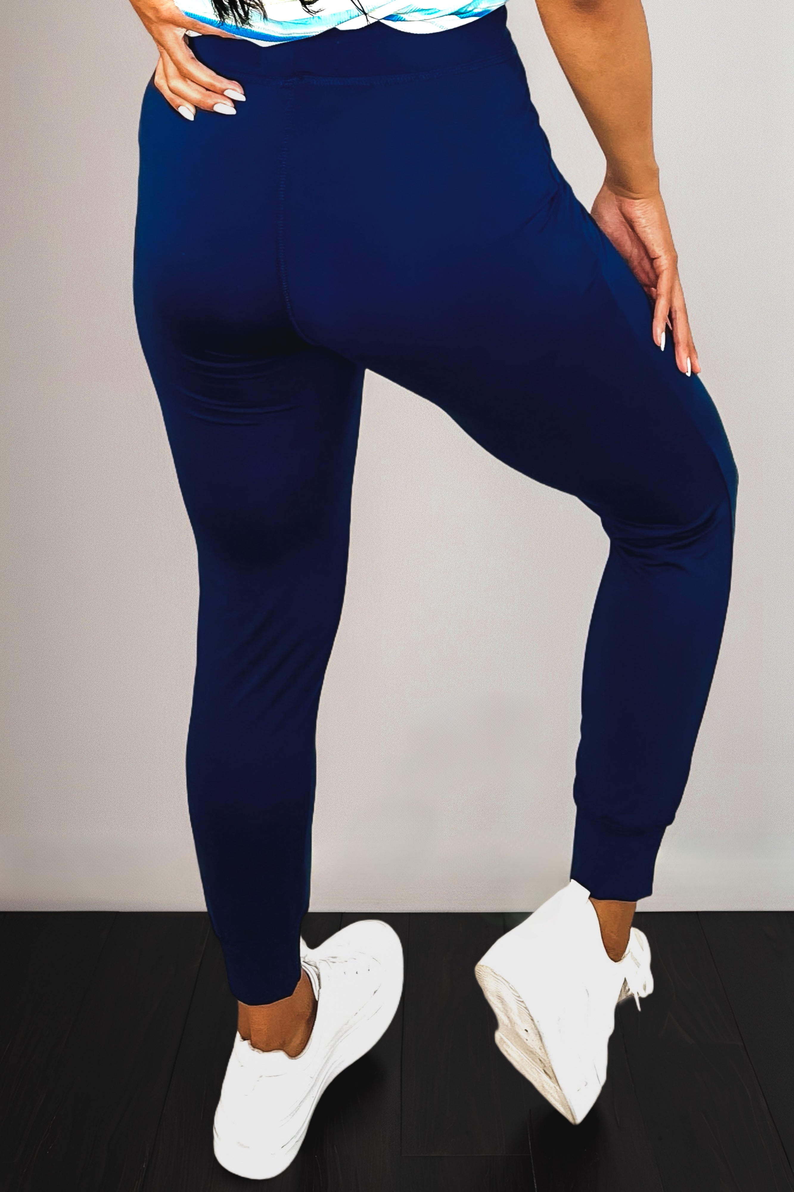 Giving the Run Around Joggers • Navy