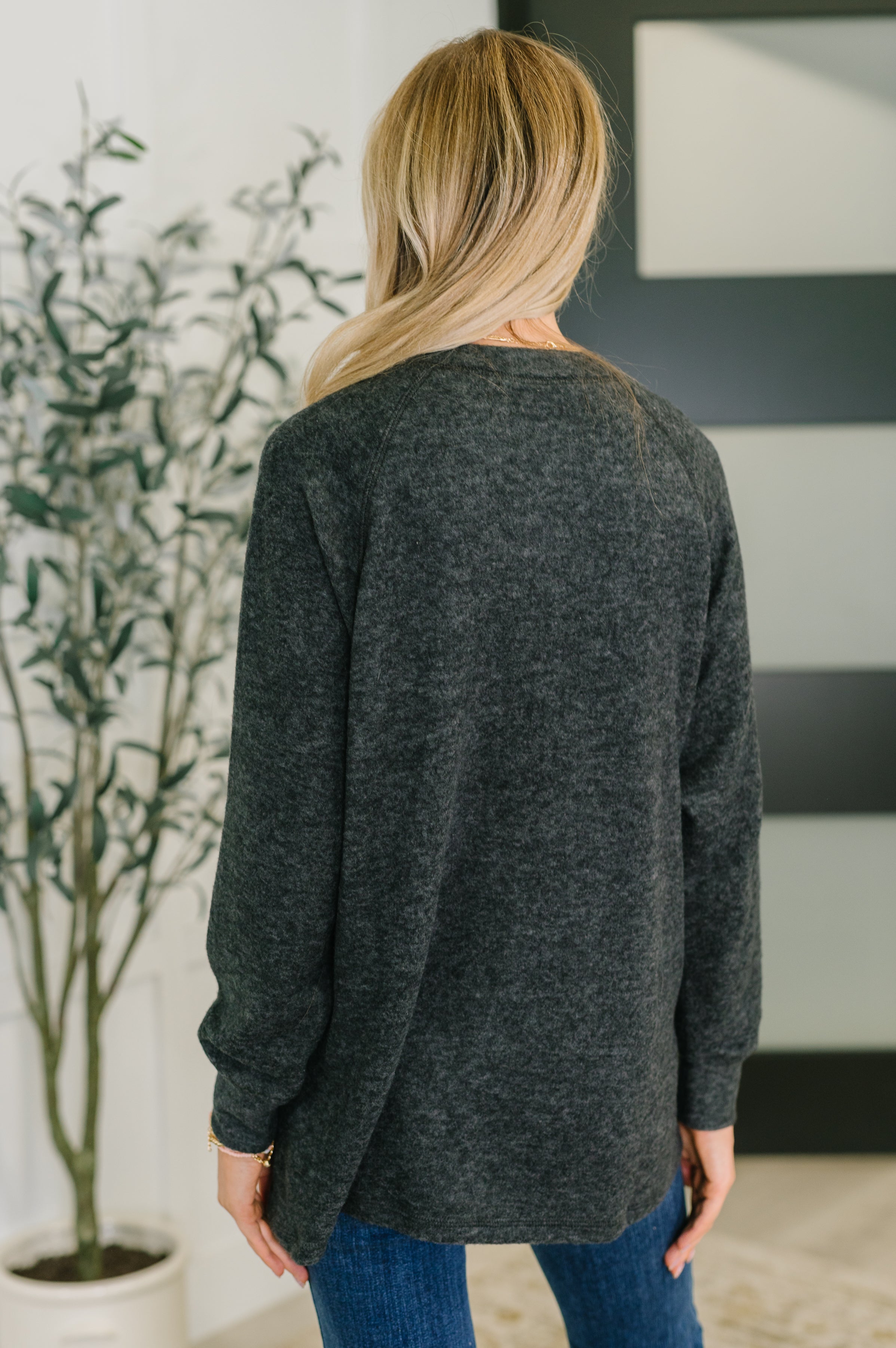 Urban Flux Scooped Hi-Low Long Pullover • Black