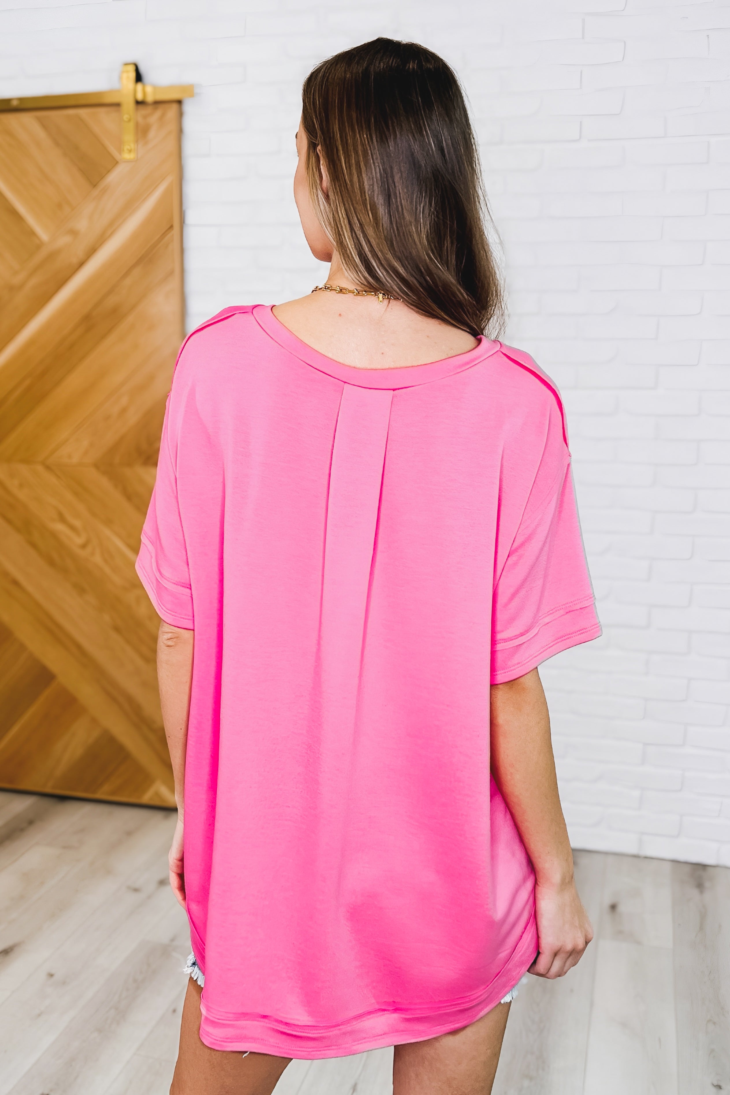 In the Rotation Exposed Seam Tee • Hot Pink