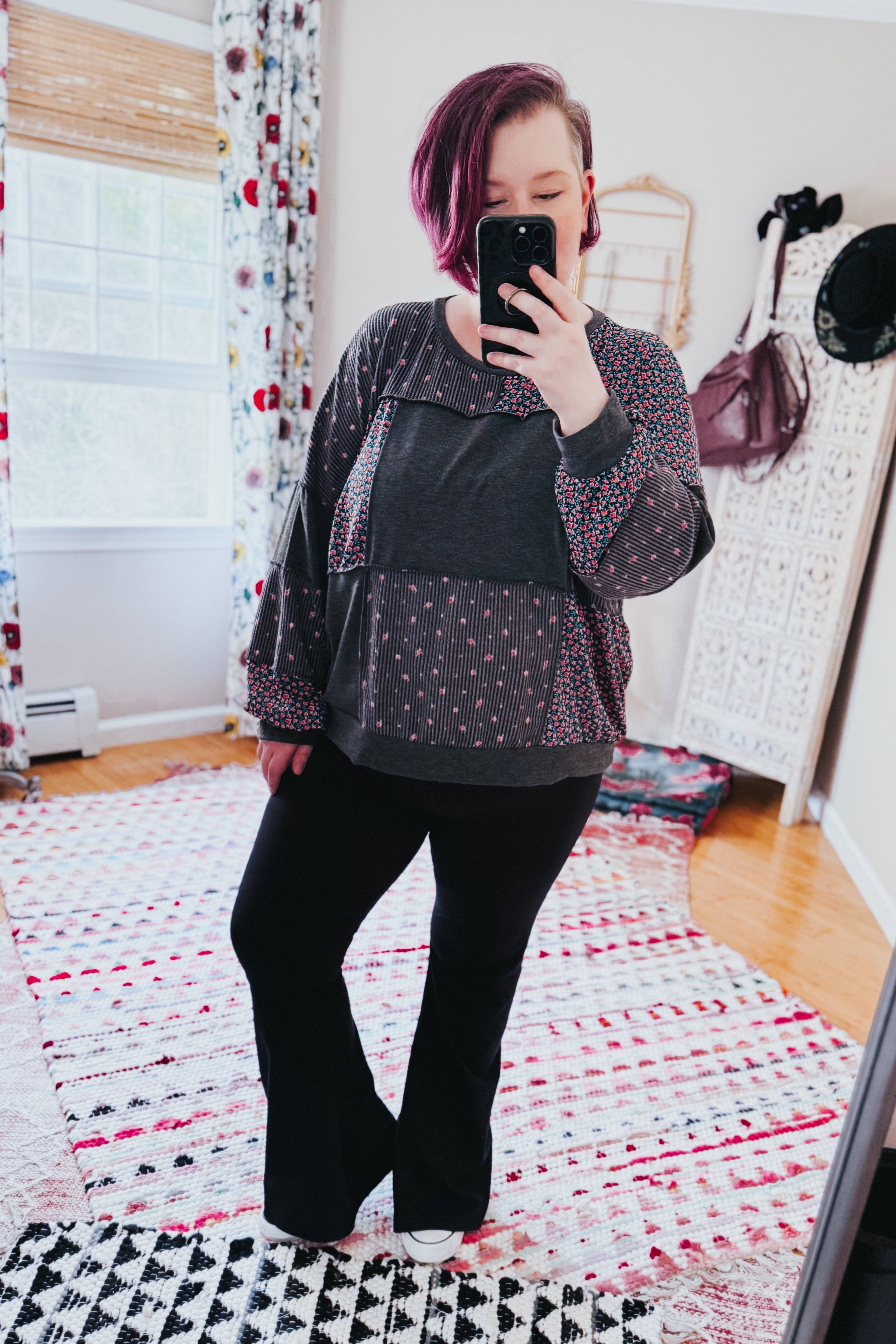 Lazy Daisies Pullover