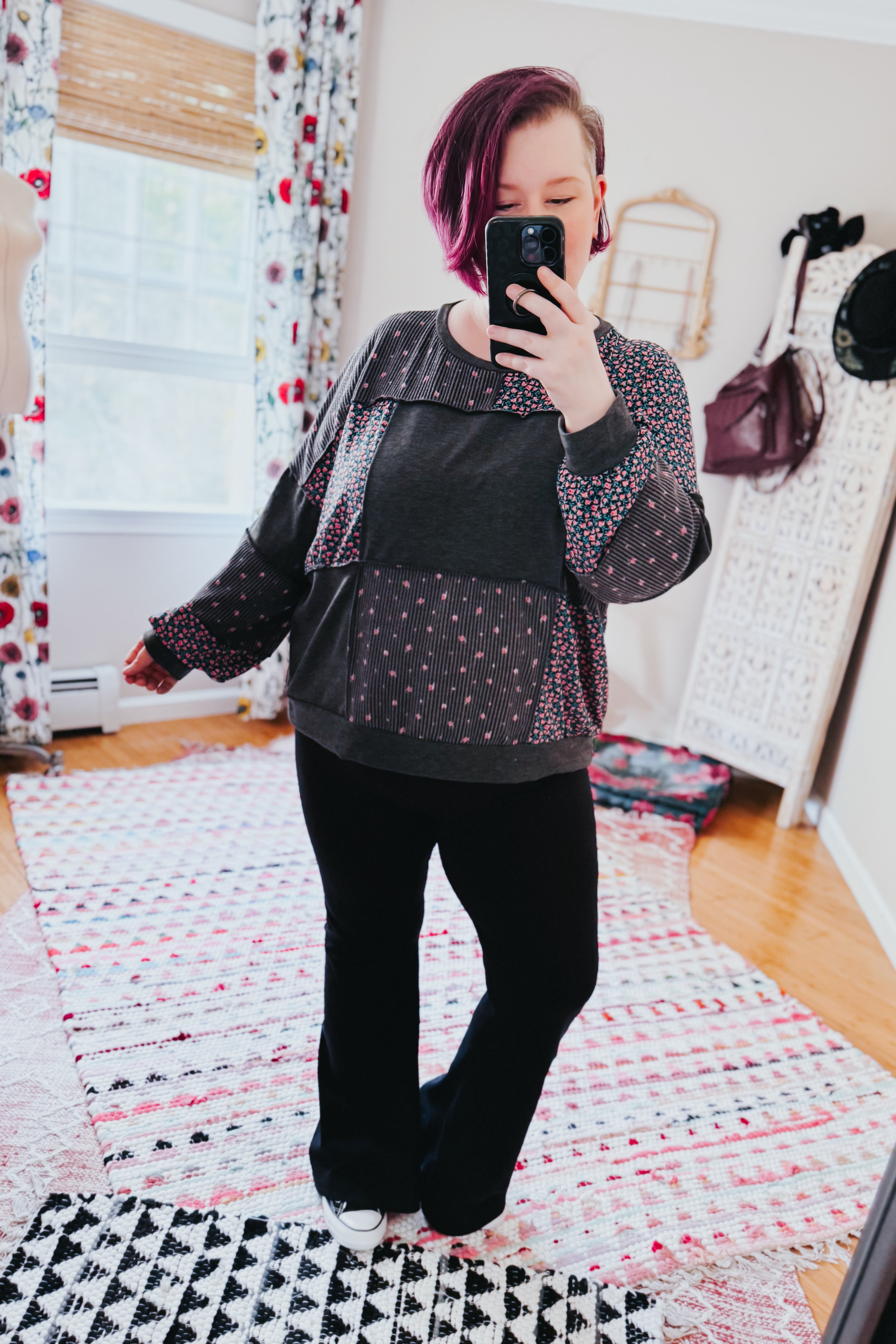 Lazy Daisies Pullover