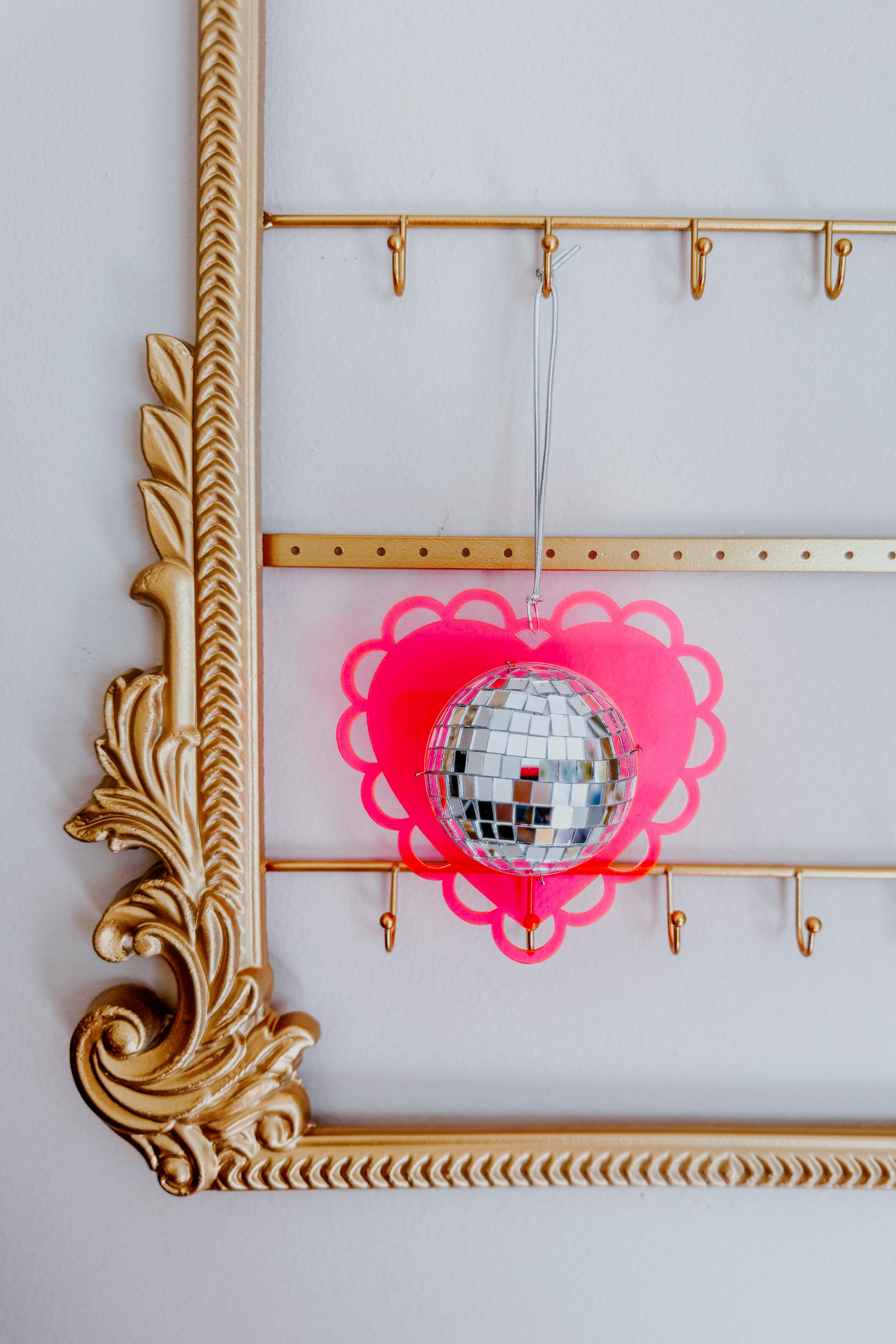 Hanging Mini Disco Scalloped Heart • Hot Pink