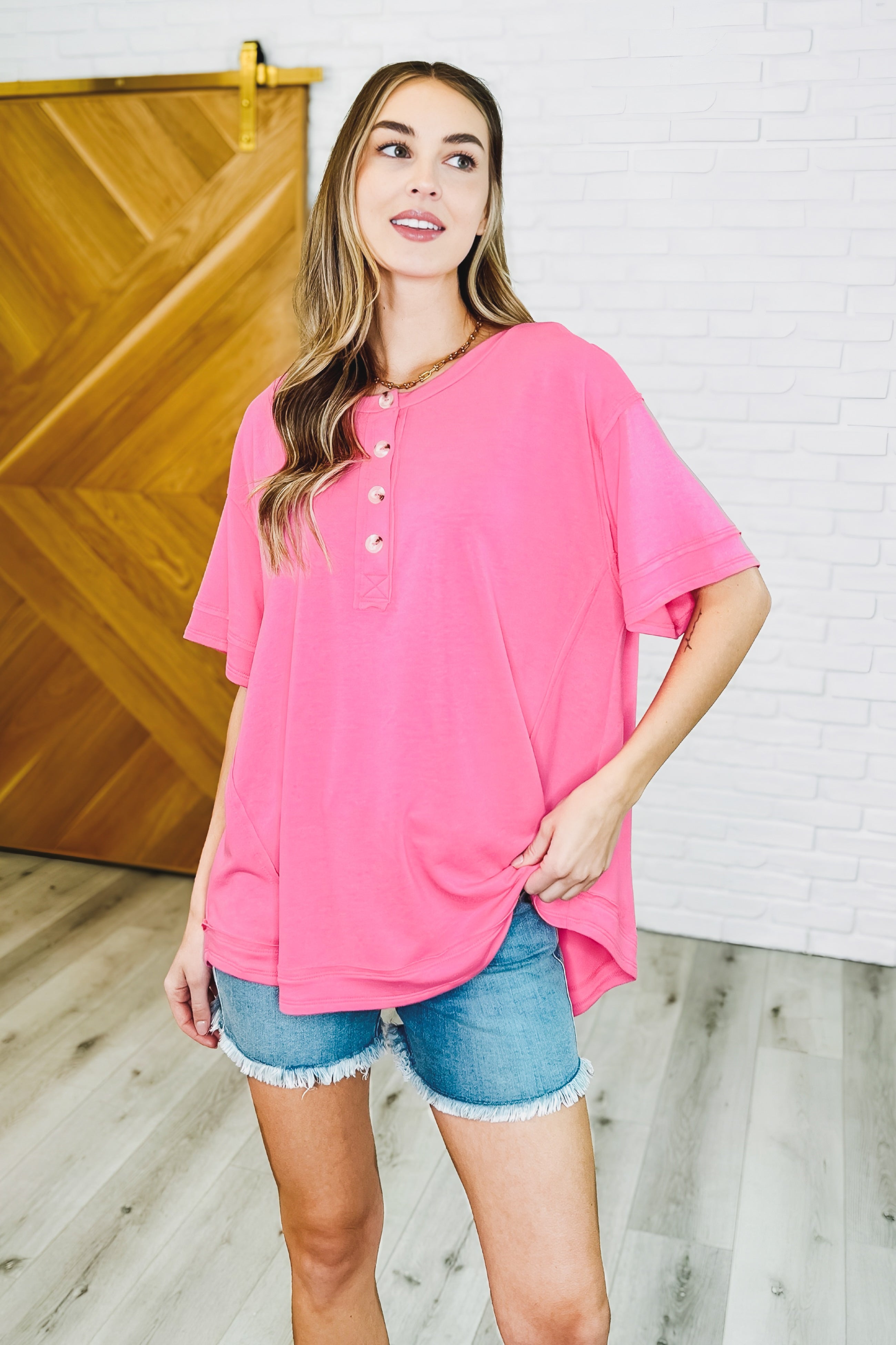 In the Rotation Exposed Seam Tee • Hot Pink