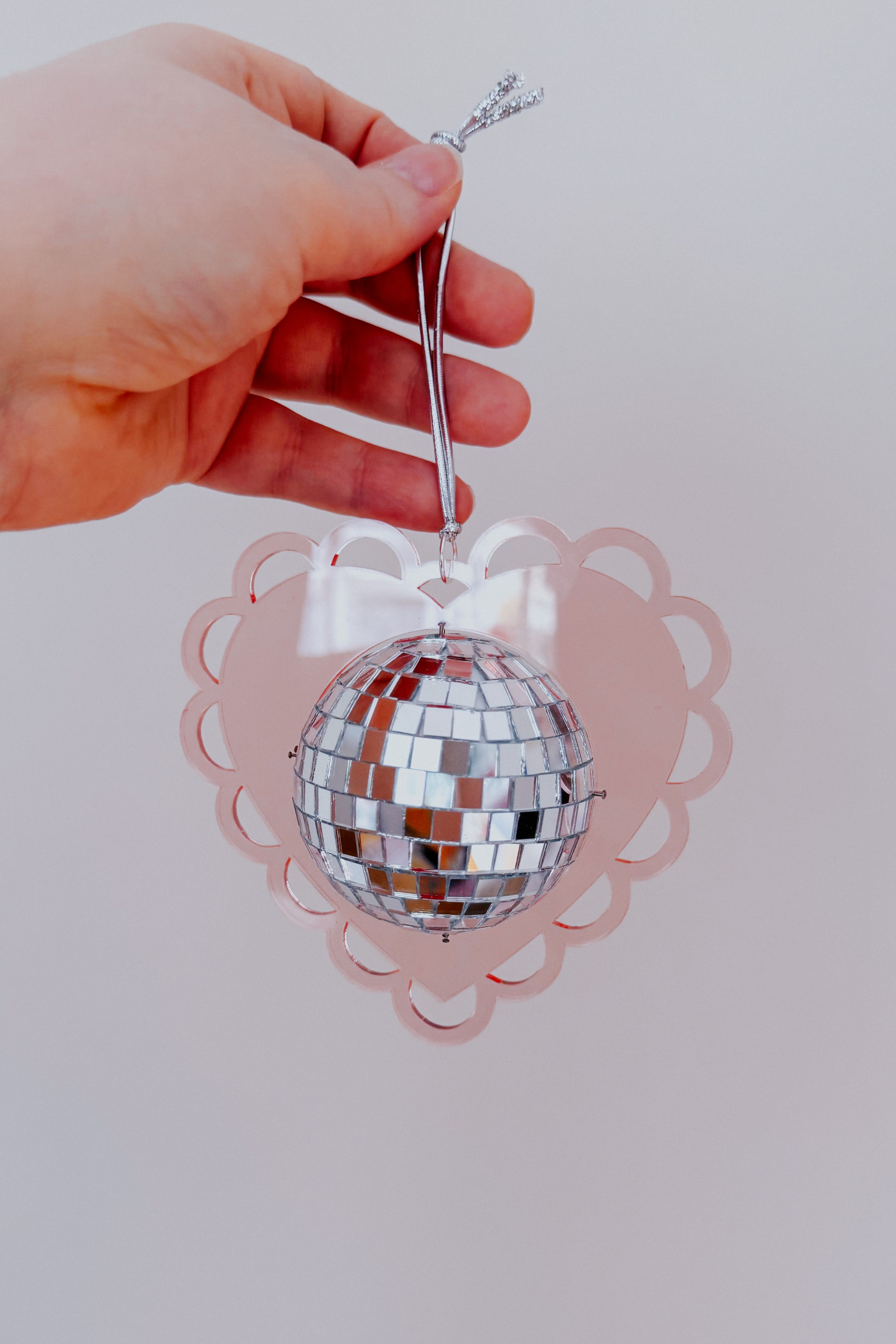 Hanging Mini Disco Scalloped Heart • Soft Pink