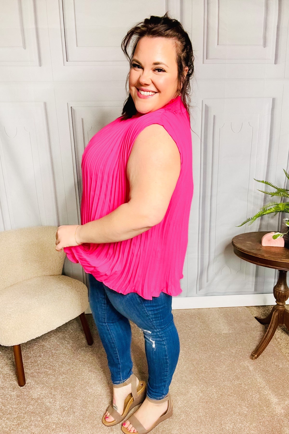 Sweet New Days Pleated Sleeveless Top • Fuchsia