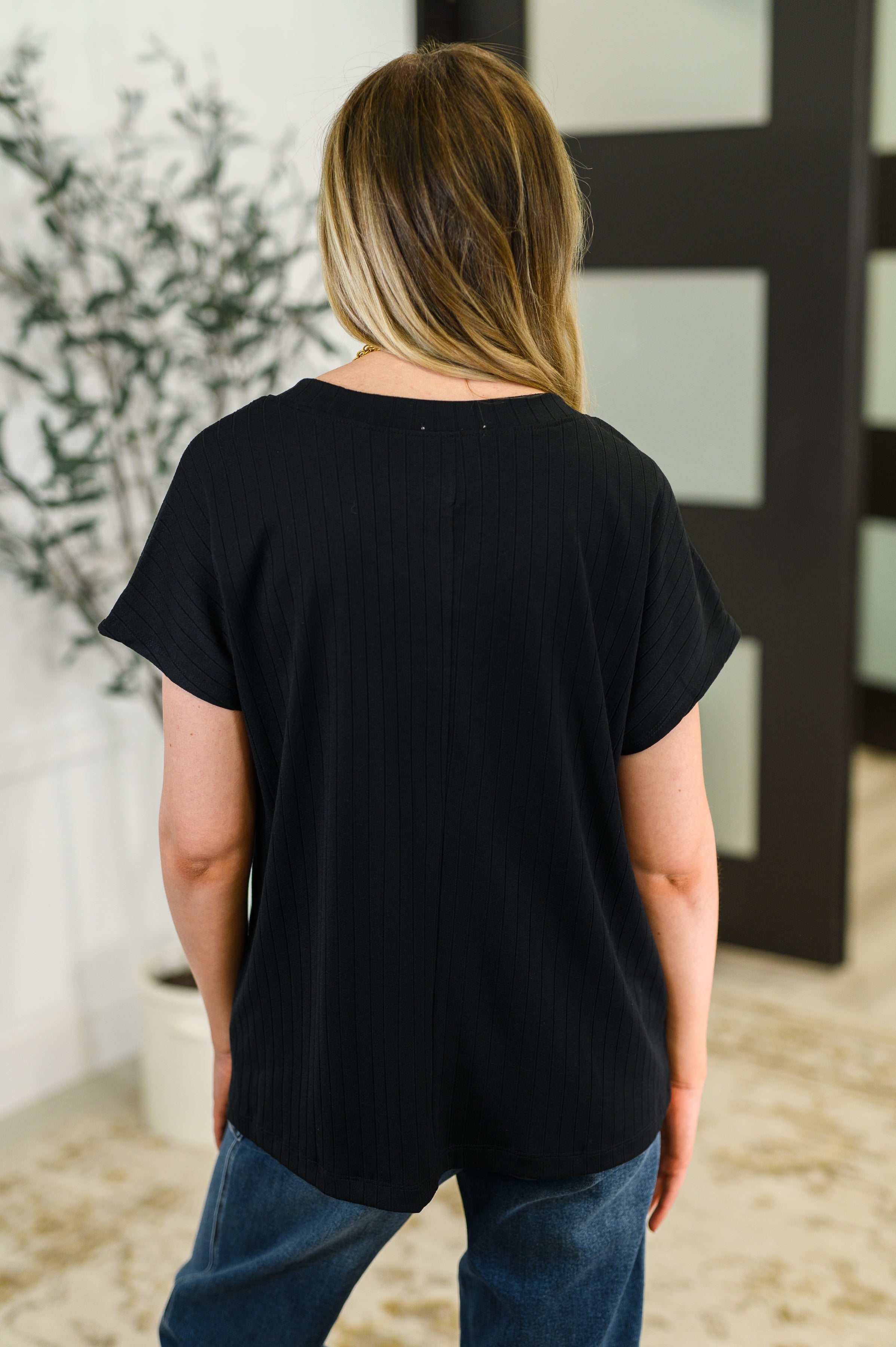 Top Shelf Basic V-Neck Ribbed Tee • Black