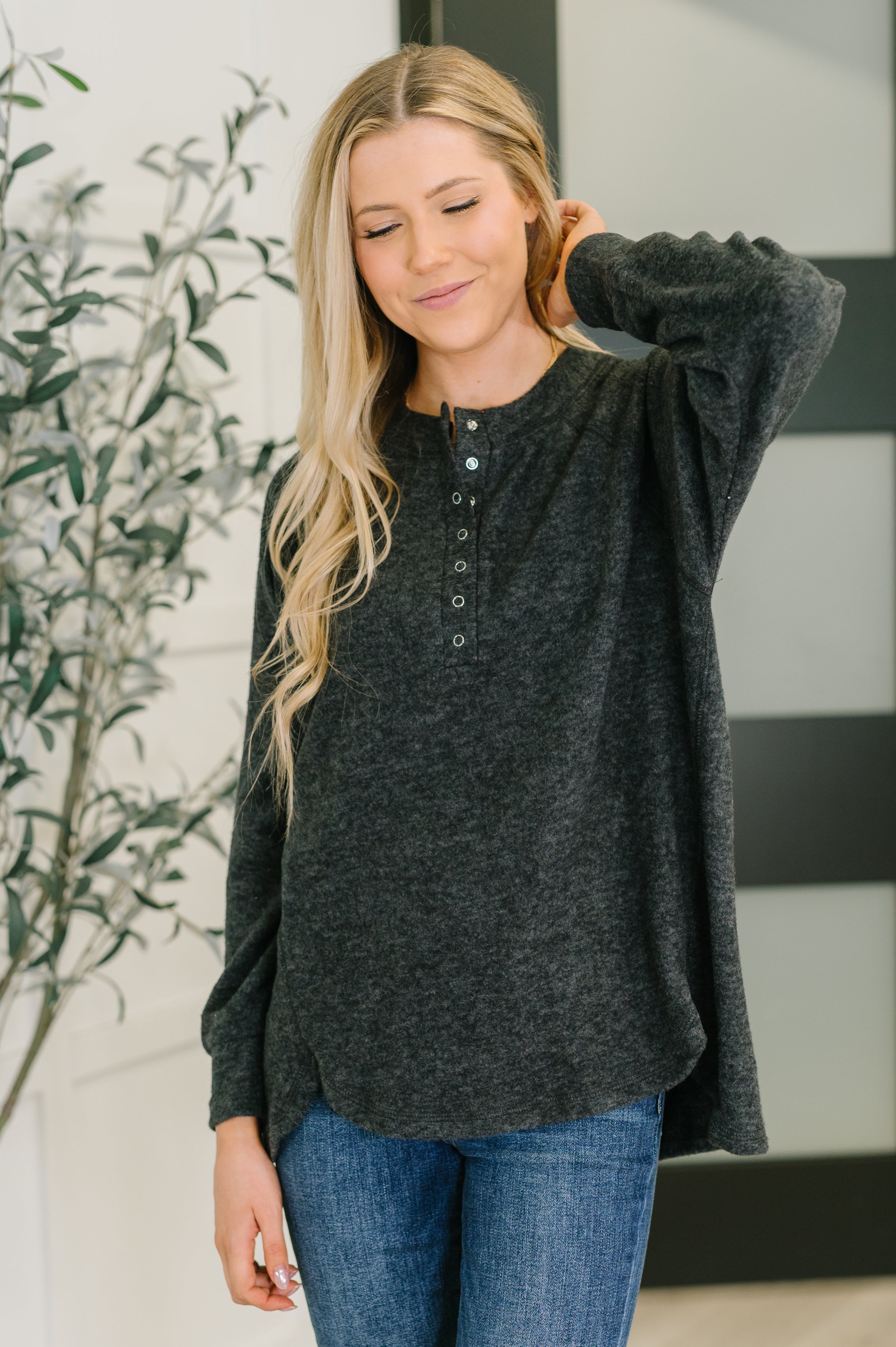Urban Flux Scooped Hi-Low Long Pullover • Black