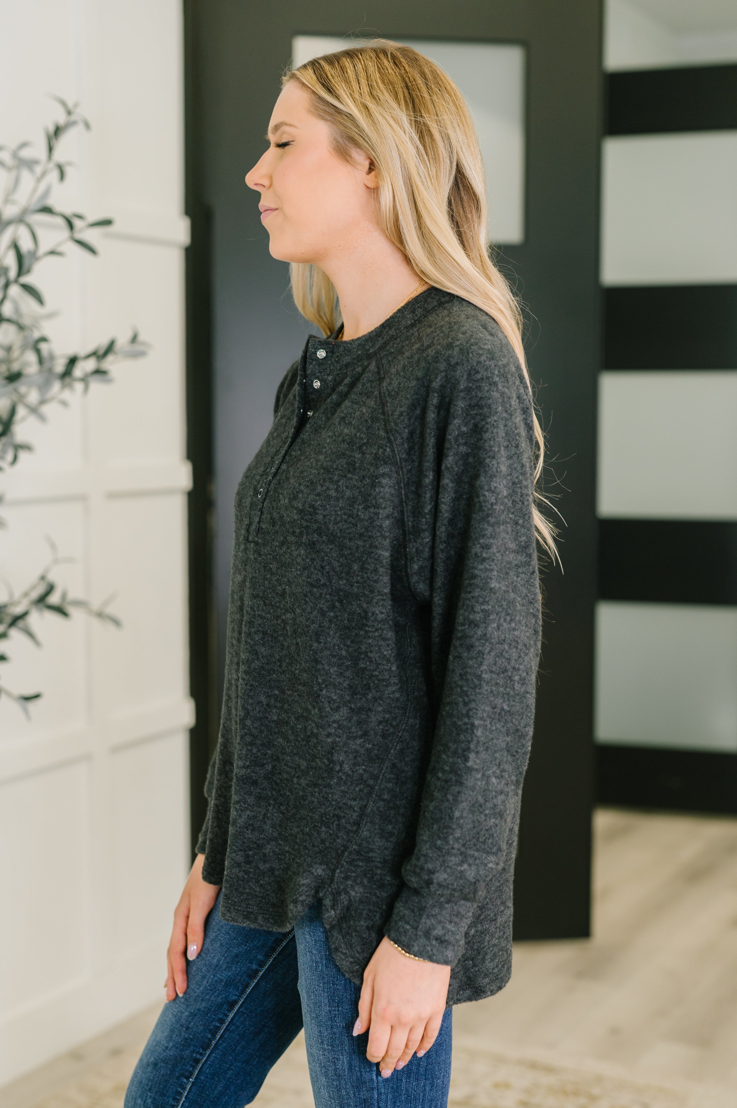 Urban Flux Scooped Hi-Low Long Pullover • Black