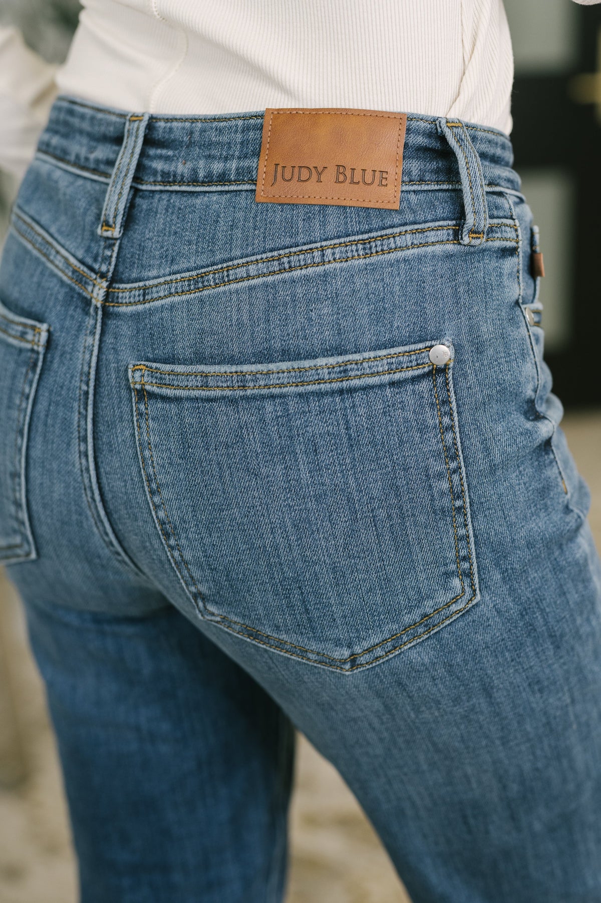 Zoey Mid Rise Billie Boyfriend Jean
