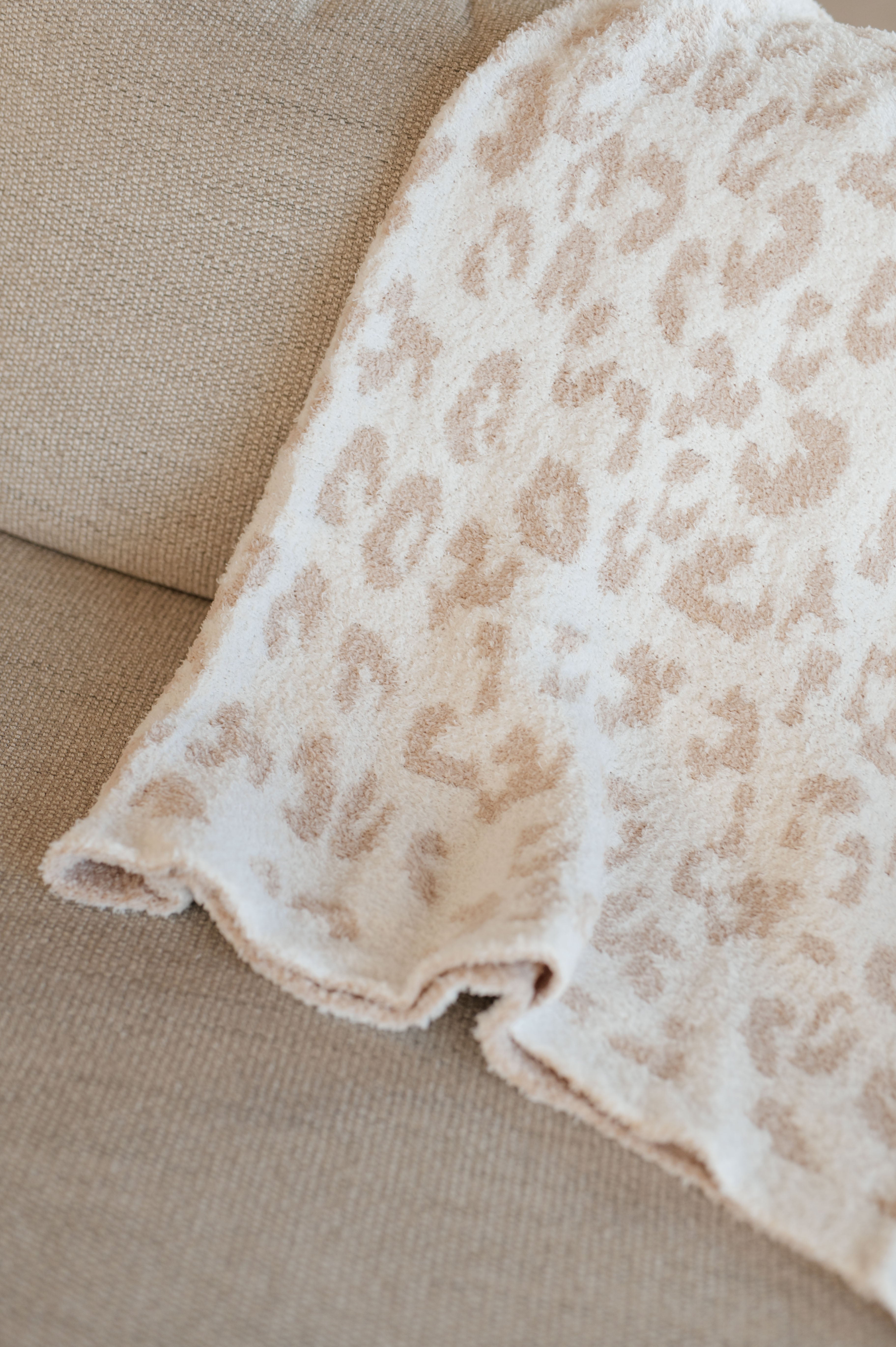 Ari Blanket Single Cuddle Size • Neutral Animal