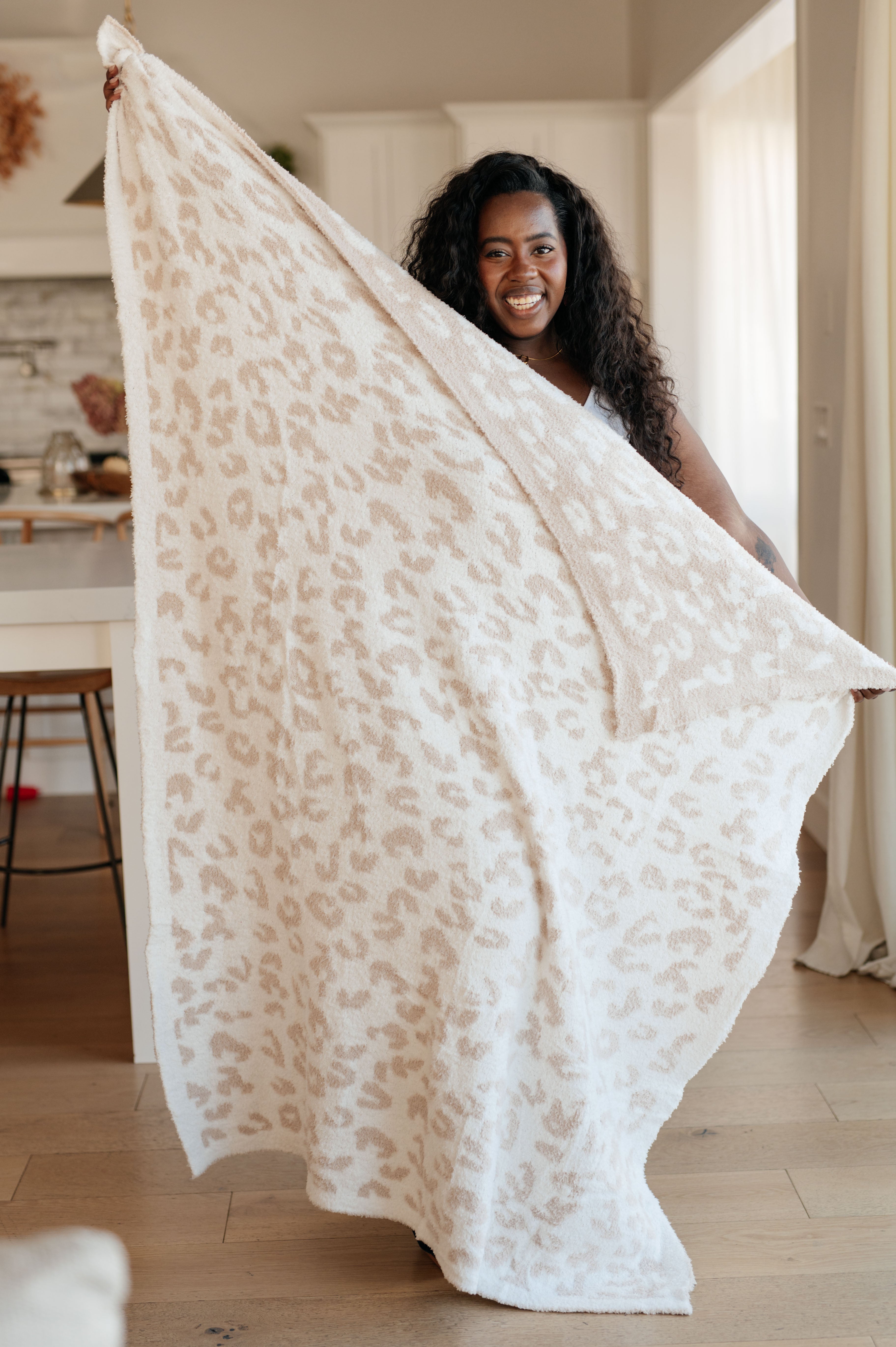 Ari Blanket Single Cuddle Size • Neutral Animal